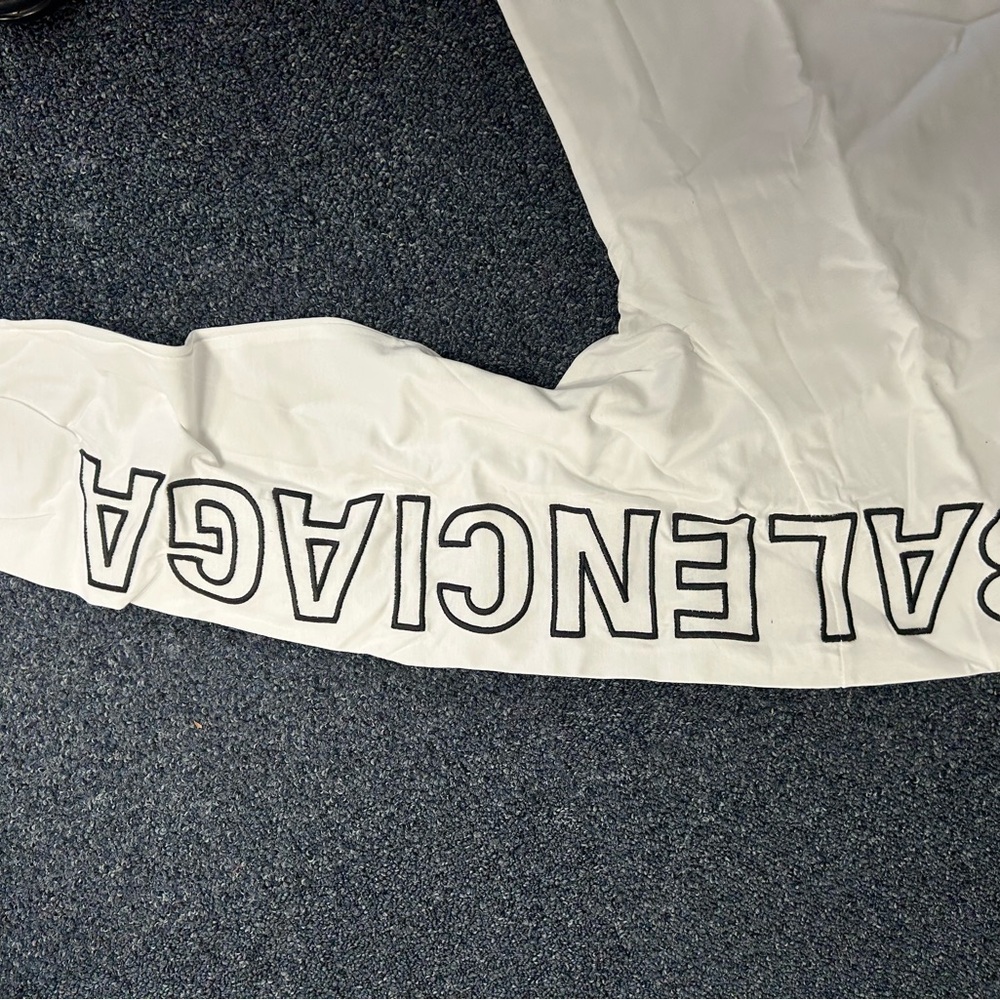 Balenciaga Oversized BB Logo Long Sleeve Shirt White/Black – Size L (Fits XXL)